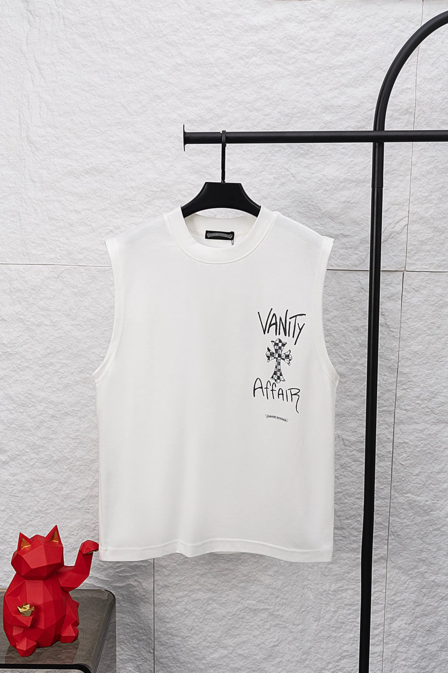 P170 Style No./F046 Chrome Hearts Chrome Hearts new vest T-shirt. The fabric is made of 280g high-quality long-staple cotton blend. It is soft and breathable while retaining the original support. Digital direct injection process is used on the front and back to restore the color of the pattern itself. Fabric: 280g. Version: loose T-shirt. Color: black and white.